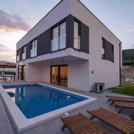 Good Vibes Villa *